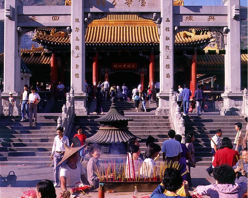 Kowloon’s most Auspicious TempleWe travel to Wong Tai Sin Temple